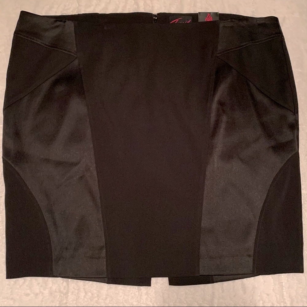Torrid Black Panel Pencil Skirt - Picture 2 of 10